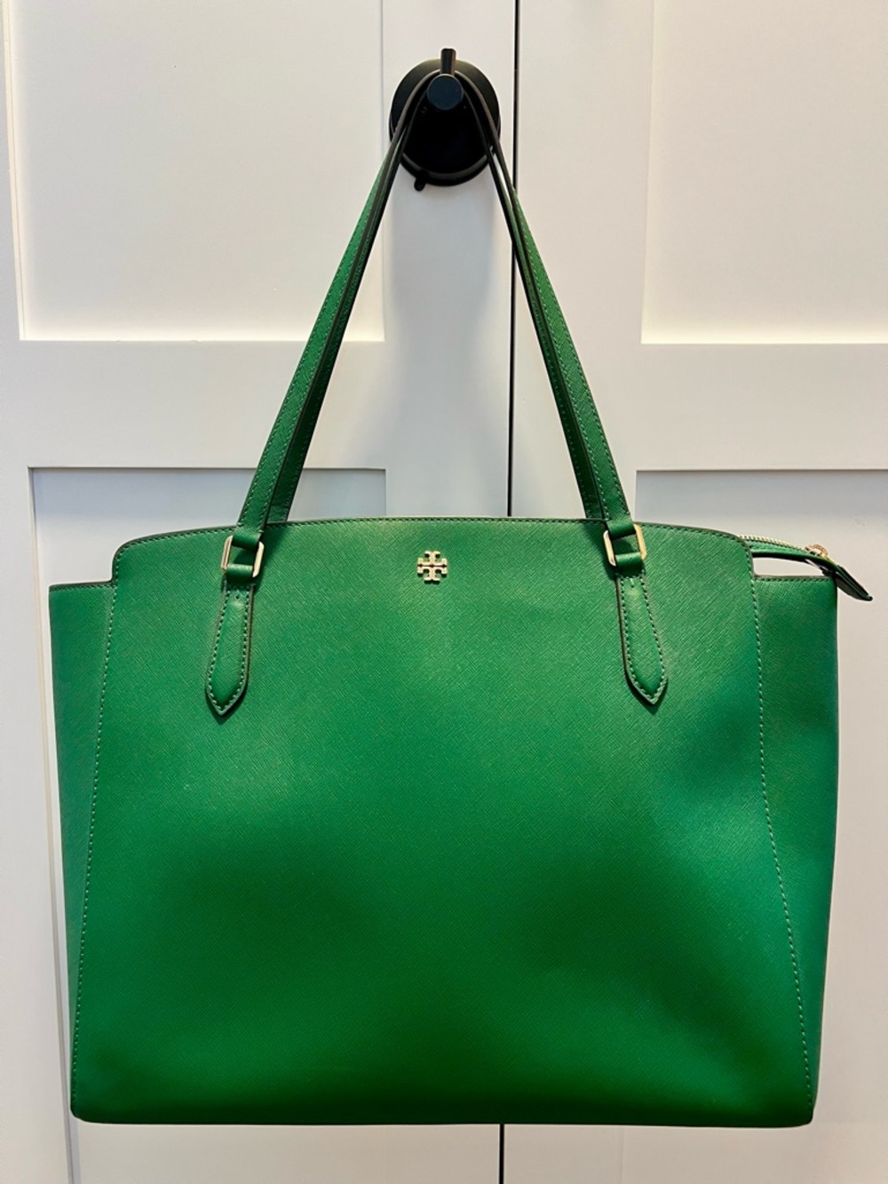 ⭐️Tory Burch Green Saffiano Leather Emerson Large Zip Top Tote with Gold Logo